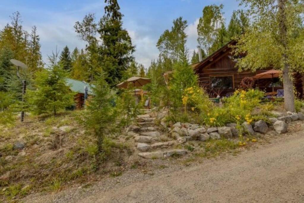 Vila Authentic Lofted Log Cabin With Hot Tub Kelowna Exteriér fotografie